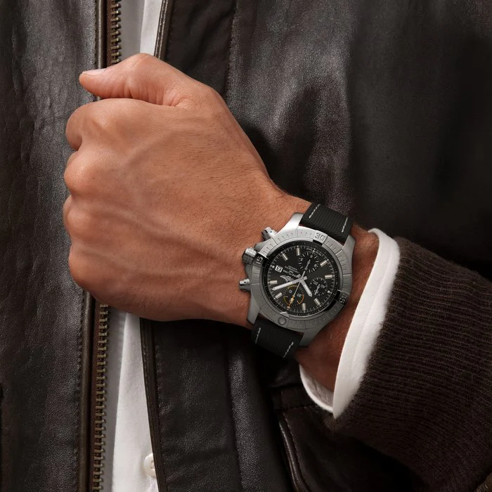 a13317101b1x1-avenger-chronograph-45-on-wrist_1024x1024